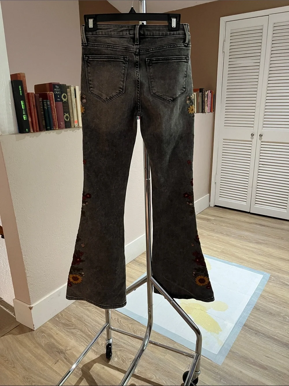Women's Grey Flare Jeans with Sunflower Embroidery - Picture 5 of 8